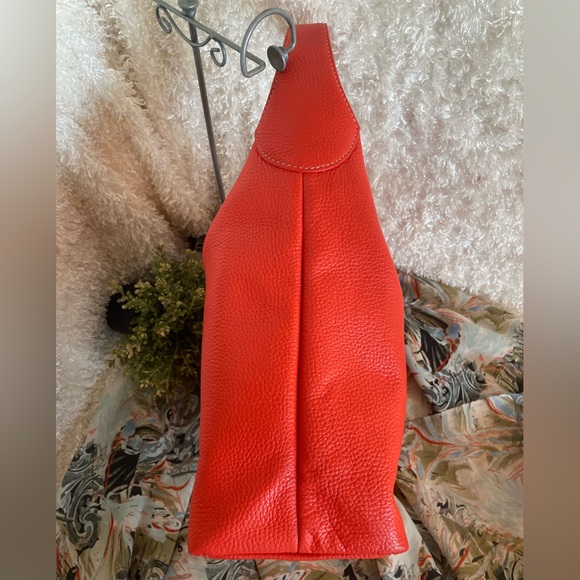 Like New Dooney & Bourke Large Genuine Leather red hobo bag logo lock keychain - Picture 7 of 17